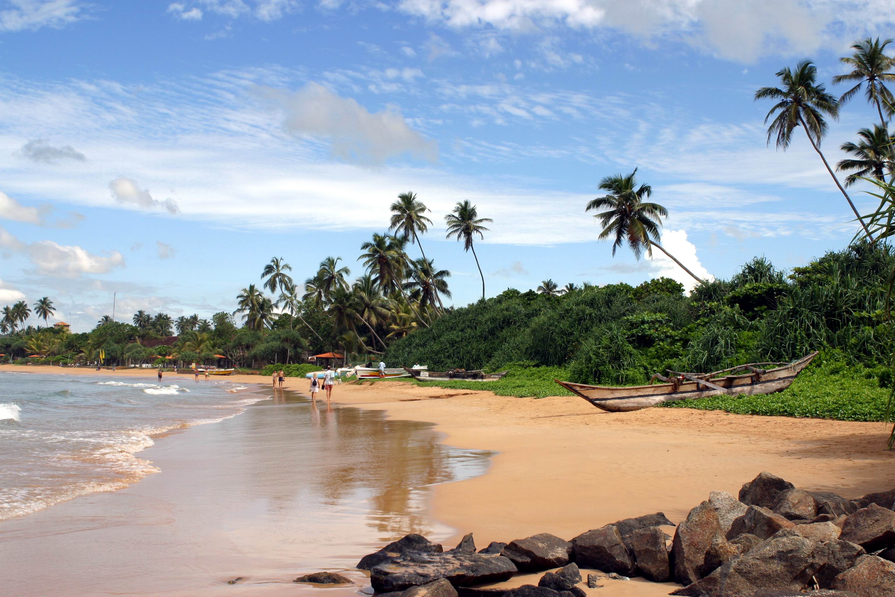 Граница шри ланки. Бентота Шри Ланка. Пляжи Шри Ланки Бентота. Шриланка пляж бентонаа. Бентота Шри Ланка инфраструктура.